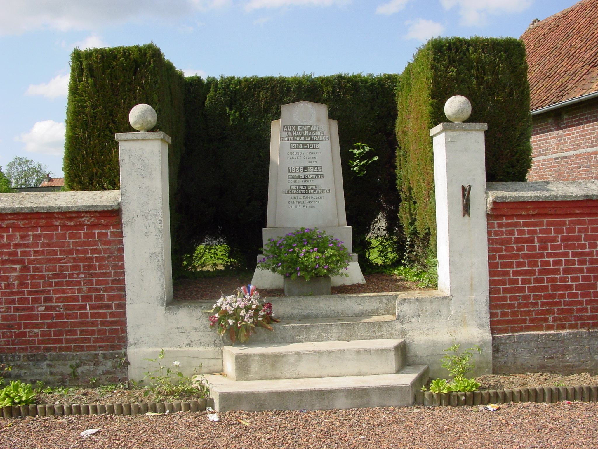 Le monument aux morts de HAUT-MAISNIL