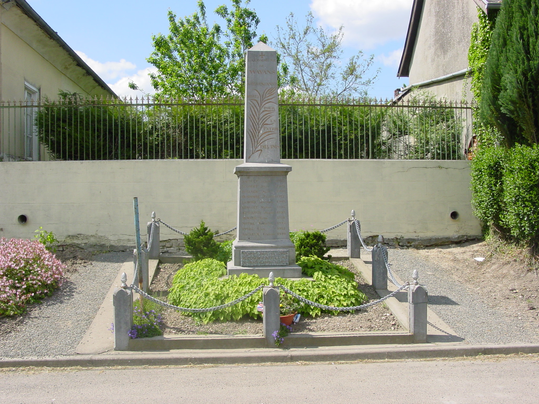 Le monument aux morts de WAVANS