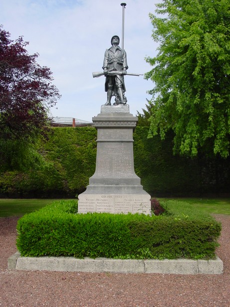 Le monument aux morts d'AUCHY-LES-HESDIN