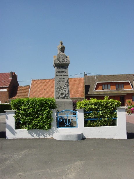 Le monument aux morts d'AUMERVAL