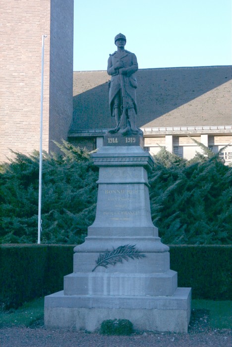 Le monument aux morts de BONNIERES
