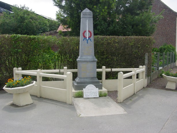 Le monument aux morts d'EPS