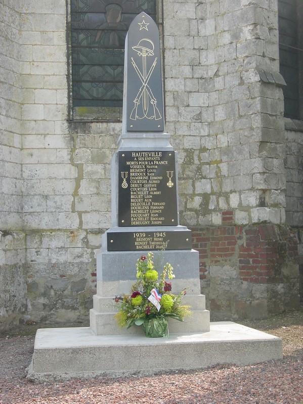 Le monument aux morts d'HAUTEVILLE
