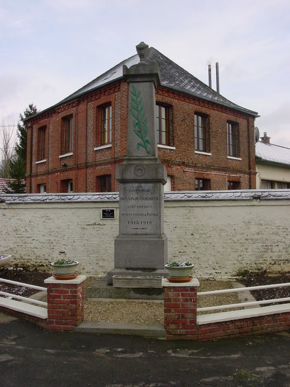 Le monument aux morts d'HOUVIN-HOUVIGNEUL