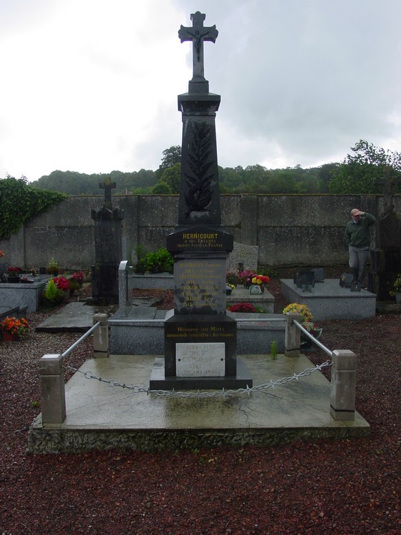 Le monument aux morts d'HERNICOURT SAINT VAAST