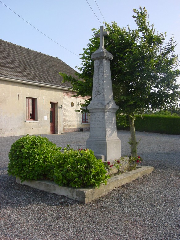 Le monument aux morts d'HUCLIER