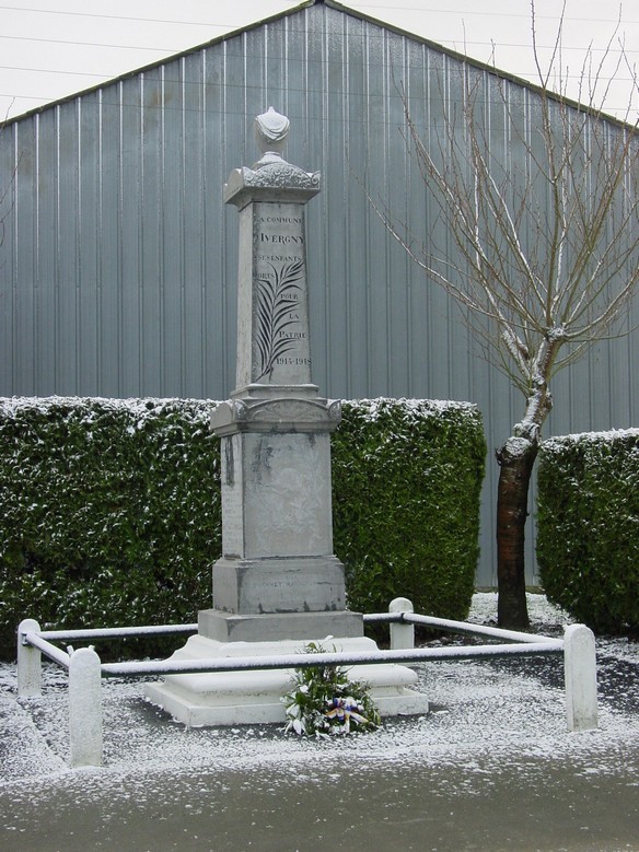 Le monument aux morts d'IVERGNY