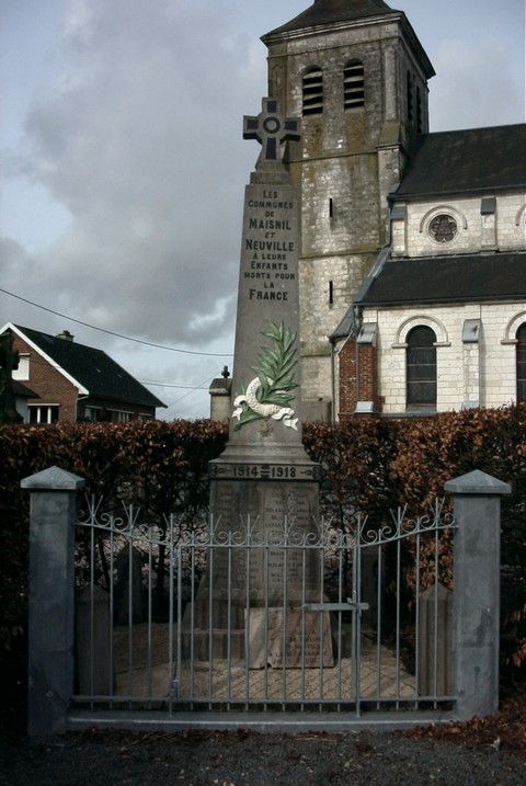Le monument aux morts de MAISNIL-LES-SAINT-POL