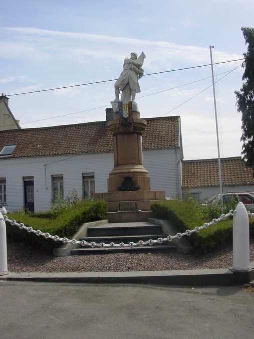 Le monument aux morts de PERNES-EN-ARTOIS