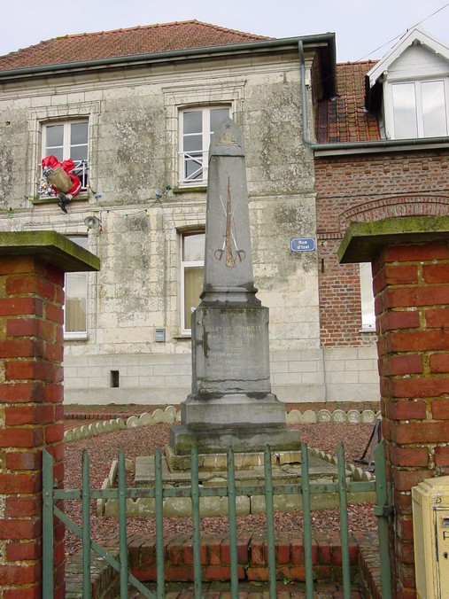 Le monument aux morts de TILLOY-LES-HERMAVILLE