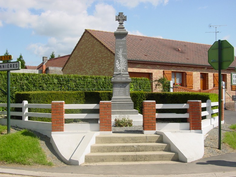 Le monument aux morts de VILLERS-L'HOPITAL